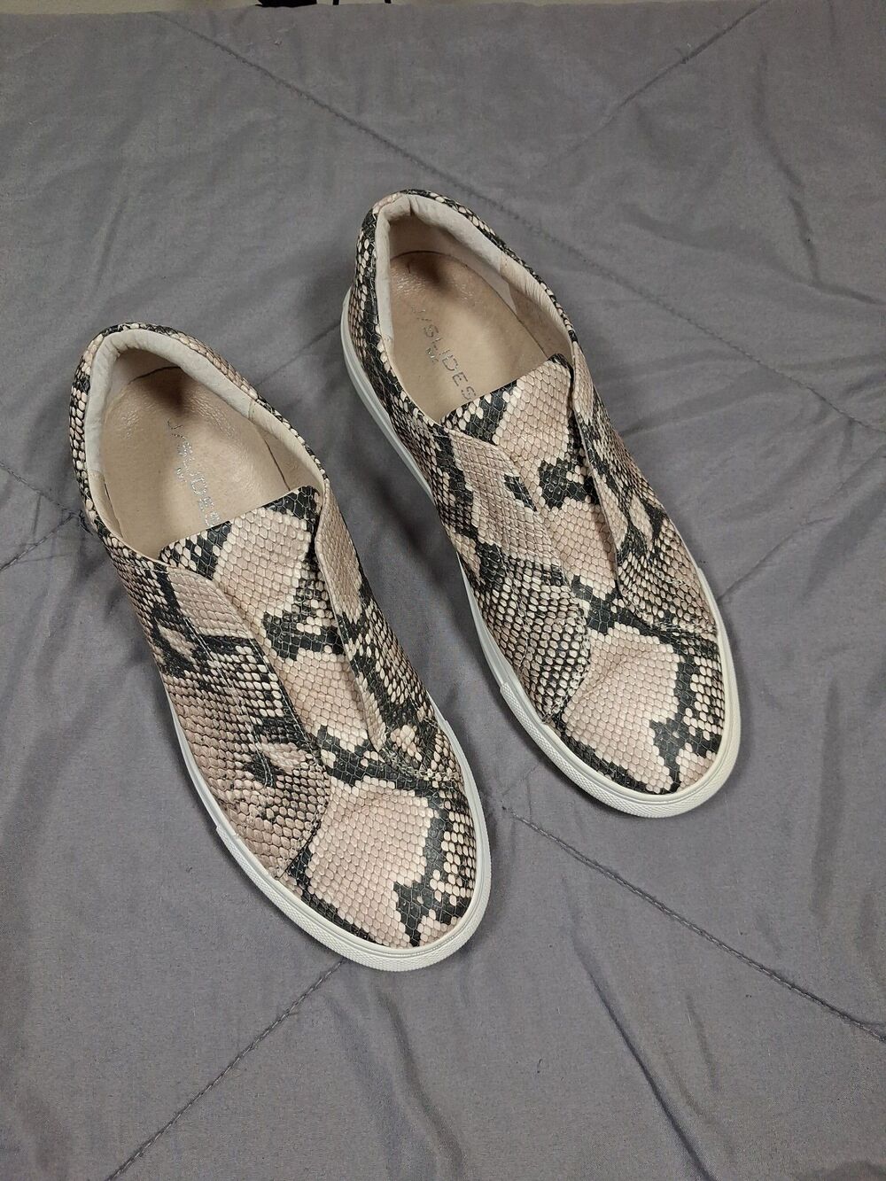 Women's Snake Print Slip-On Fashion Sneakers